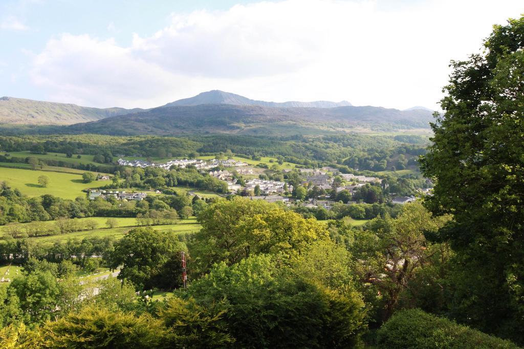Dwy Olwyn Hotel Dolgellau Exterior photo