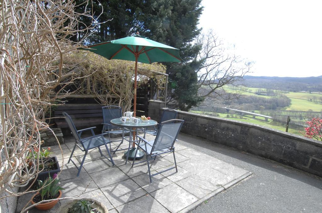 Dwy Olwyn Hotel Dolgellau Exterior photo